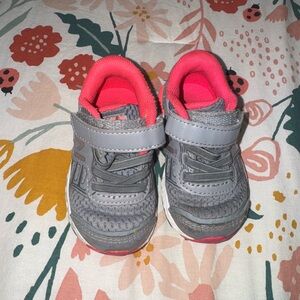 New Balance Tennis Shoes